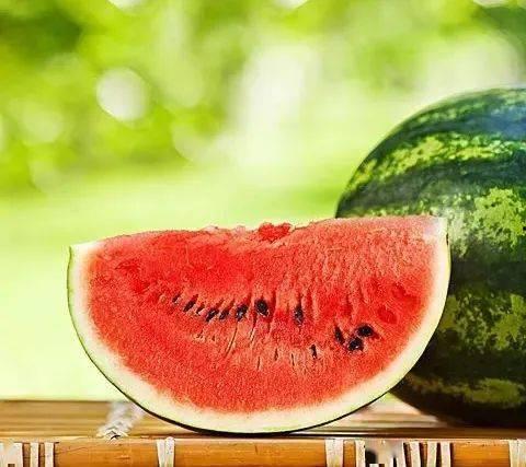 今日吃瓜的图片素材 吃瓜炸裂,揭秘今日热门图片背后的故事